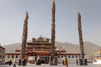 De Lhassa à Katmandou par la route des cols – Image 21