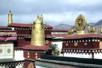 De Lhassa à Katmandou par la route des cols – Image 7